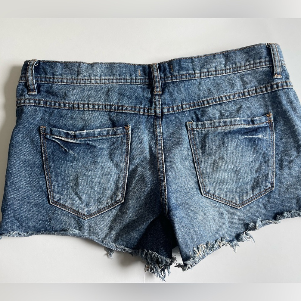 Free People cutoff Jean Shorts Light Wash Distressed Size 29 61855-1651 - Picture 3 of 6